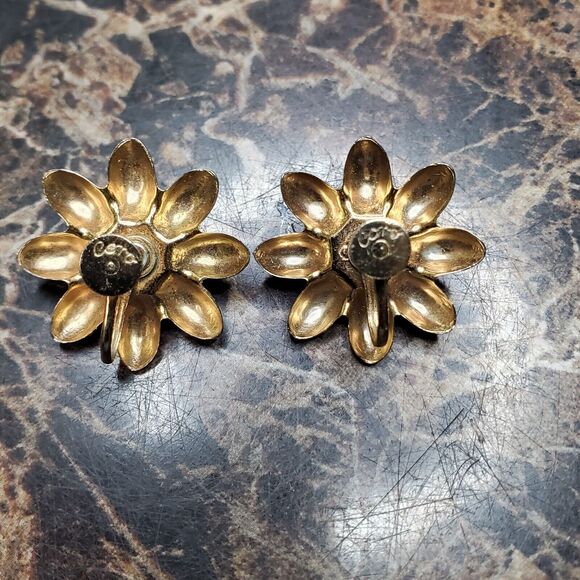 Vintage Coro Gold Tone Flower Screwback Earrings - Picture 4 of 11